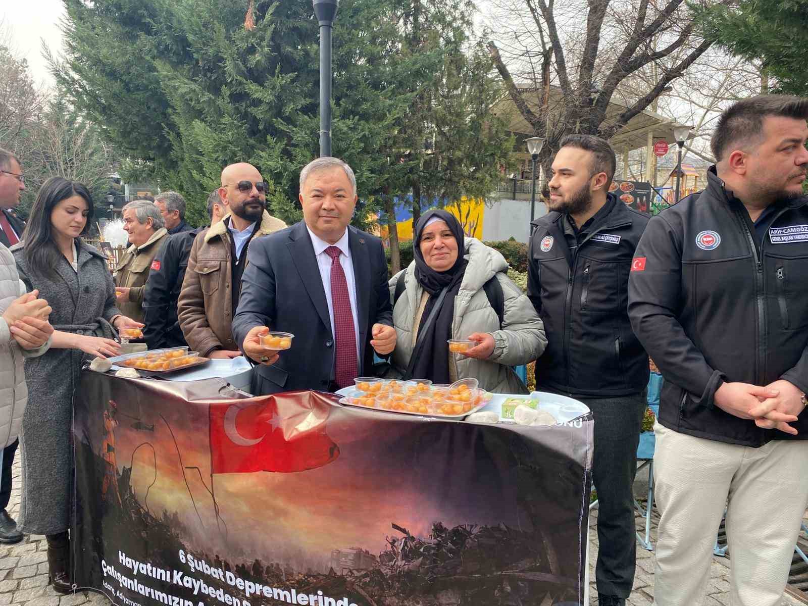 Devlet Memurları Konfederasyonu 6 Şubat depreminde hayatını kaybedenler için lokma hayrı yaptı 4 devlet memurlari konfederasyonu 6 subat depreminde hayatini kaybedenler icin lokma hayri yapti 0 pSUmK7Ih