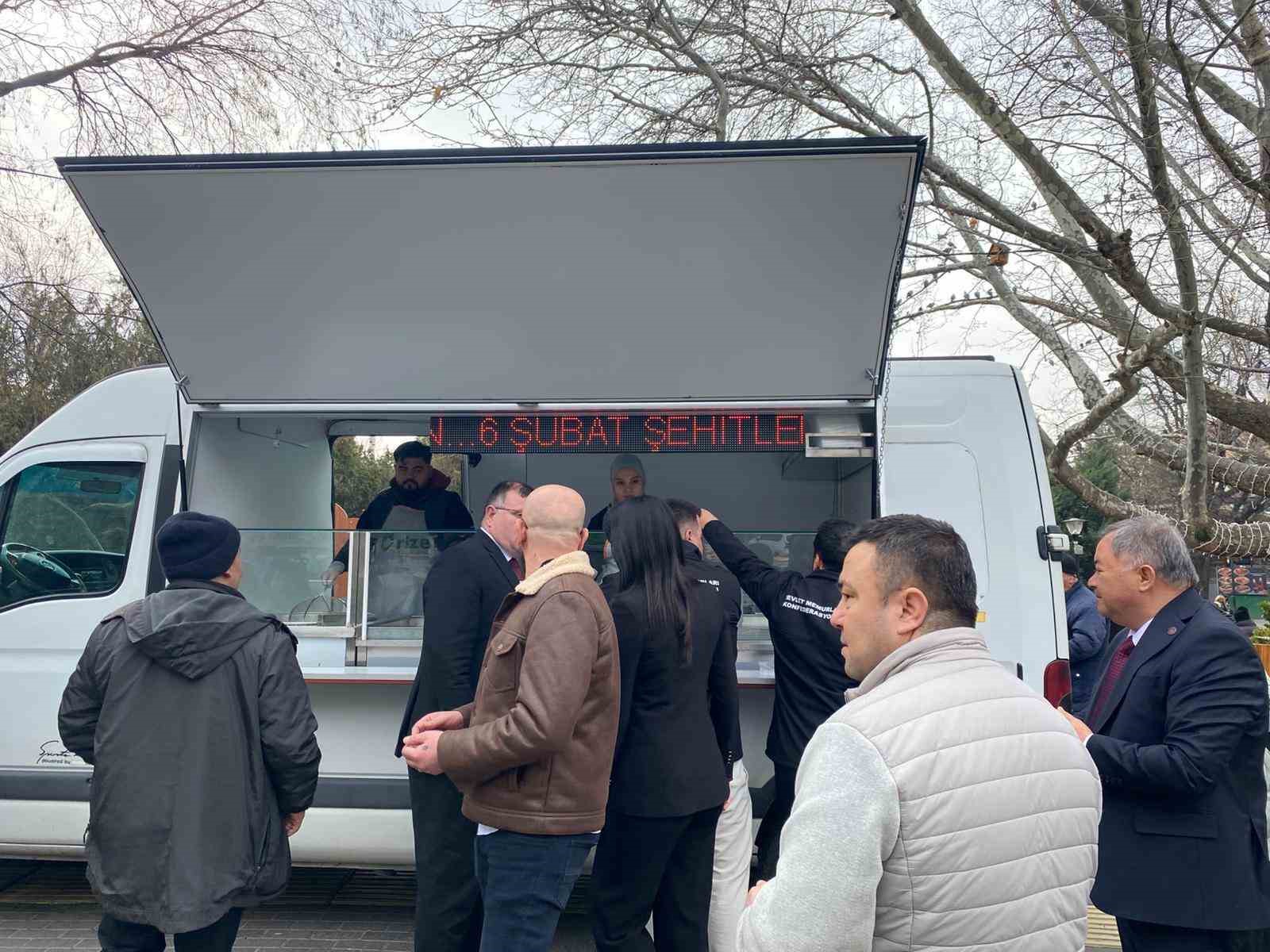 Devlet Memurları Konfederasyonu 6 Şubat depreminde hayatını kaybedenler için lokma hayrı yaptı 5 devlet memurlari konfederasyonu 6 subat depreminde hayatini kaybedenler icin lokma hayri yapti 1