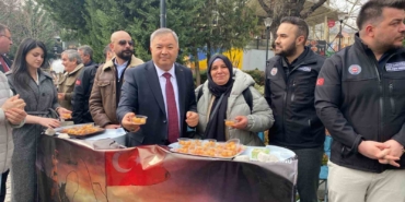 devlet-memurlari-konfederasyonu-6-subat-depreminde-hayatini-kaybedenler-icin-lokma-hayri-yapti-xVmLlEqc.jpg