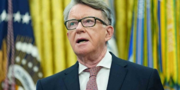 devlet-sirlarini-epstein-ile-paylasmakla-suclanan-ingiliz-siyasetci-mandelson-gozaltina-alindi-Psxxgp2Q.jpg