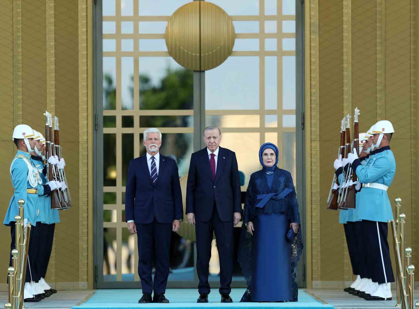 devlet ve hukumet baskanlari ile esleri onuruna cumhurbaskanligi kulliyesinde resepsiyon verildi 15 nn2nbsN2