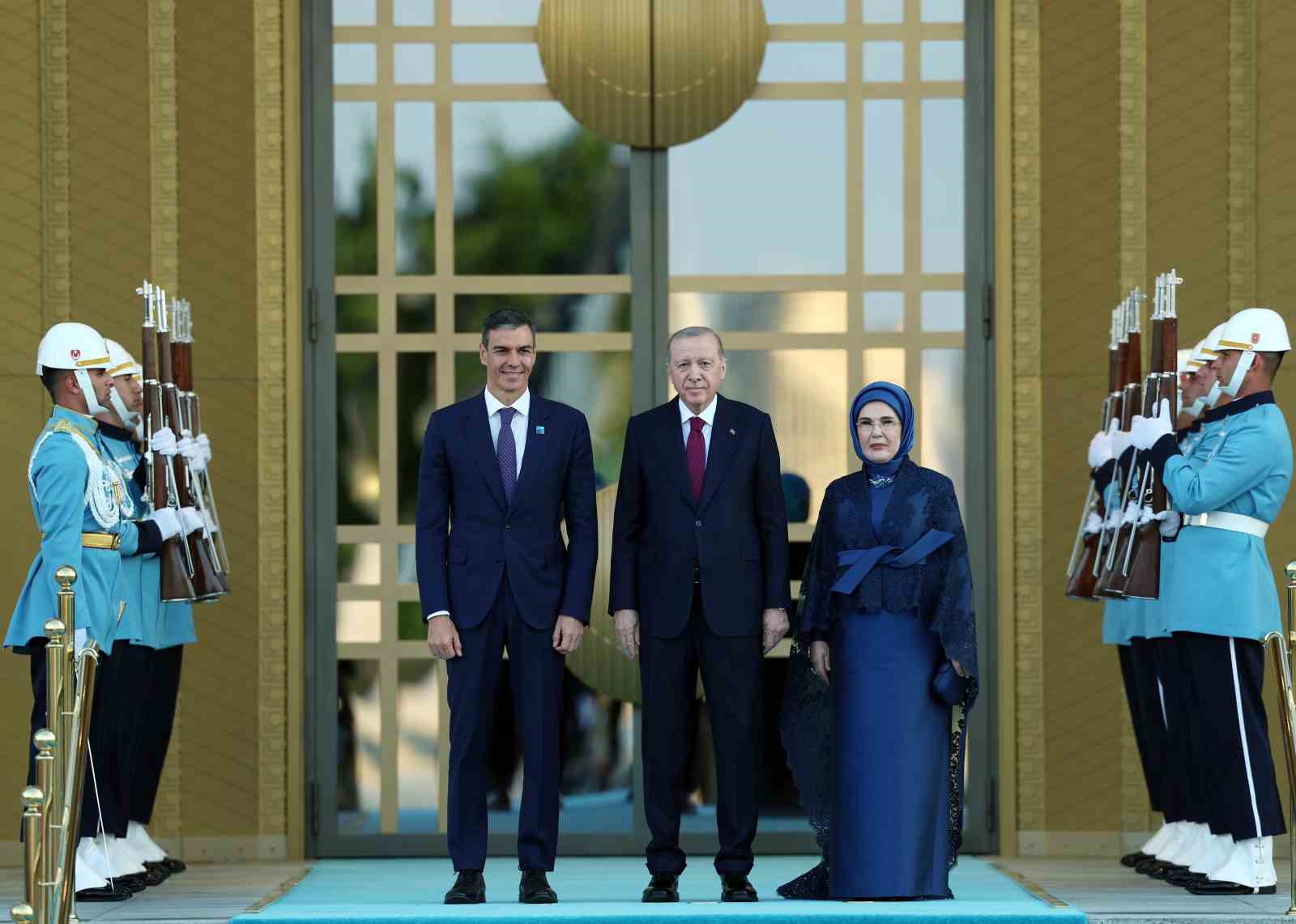 devlet ve hukumet baskanlari ile esleri onuruna cumhurbaskanligi kulliyesinde resepsiyon verildi 19 KTE61BJK