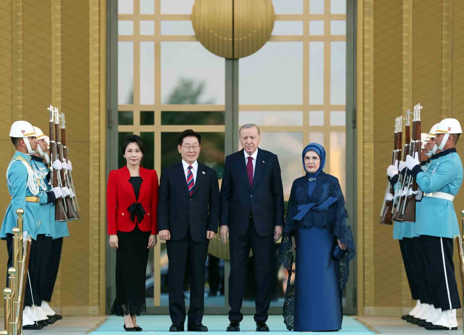 devlet ve hukumet baskanlari ile esleri onuruna cumhurbaskanligi kulliyesinde resepsiyon verildi 23 ttq5y6ZM
