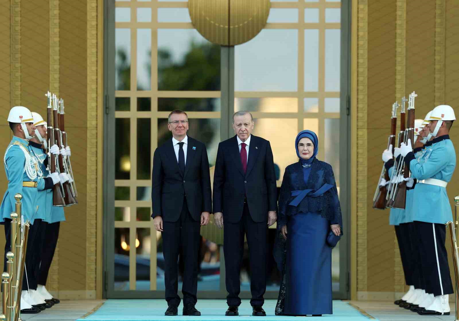 devlet ve hukumet baskanlari ile esleri onuruna cumhurbaskanligi kulliyesinde resepsiyon verildi 25 4jL9lalp