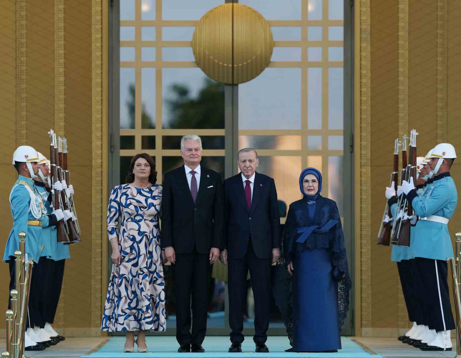 devlet ve hukumet baskanlari ile esleri onuruna cumhurbaskanligi kulliyesinde resepsiyon verildi 32 TmArWeZB
