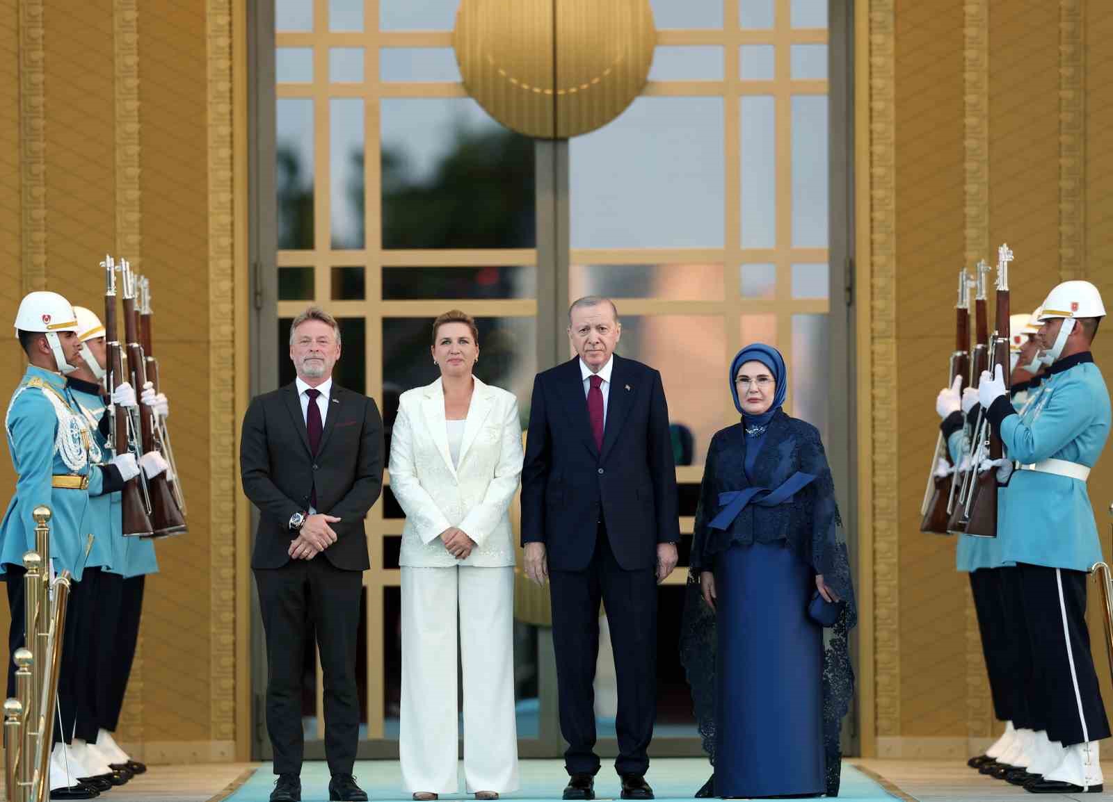 devlet ve hukumet baskanlari ile esleri onuruna cumhurbaskanligi kulliyesinde resepsiyon verildi 37 Qapmb8wH
