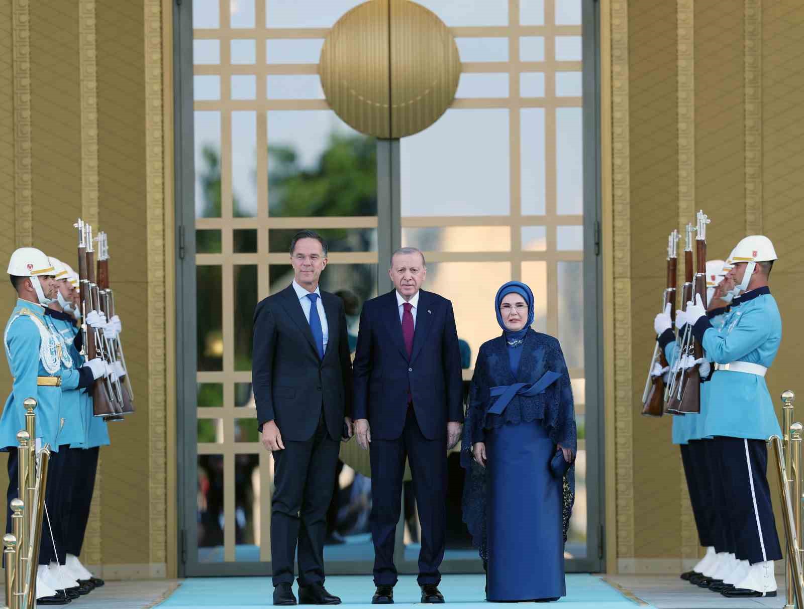 devlet ve hukumet baskanlari ile esleri onuruna cumhurbaskanligi kulliyesinde resepsiyon verildi 8 ugX7esEe
