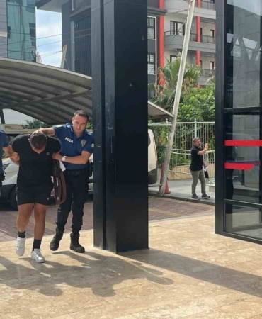 devlete-ve-polise-hakaret-eden-yabanci-uyruklu-sahis-serbest-birakildi-cMbAu9Bz.jpg
