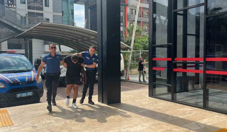 devlete-ve-polise-hakaret-eden-yabanci-uyruklu-sahis-serbest-birakildi-cMbAu9Bz.jpg
