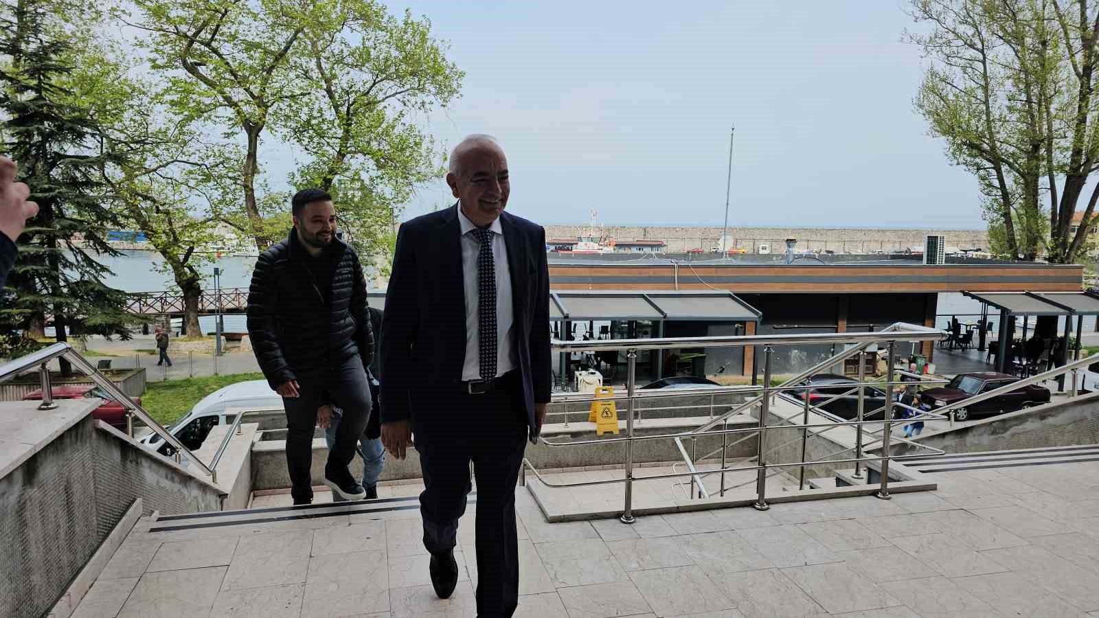 devrek belediyesindeki yolsuzluk davasinda ilk durusma basladi saniklardan borc verdik savunmasi 1 1CaRek3k