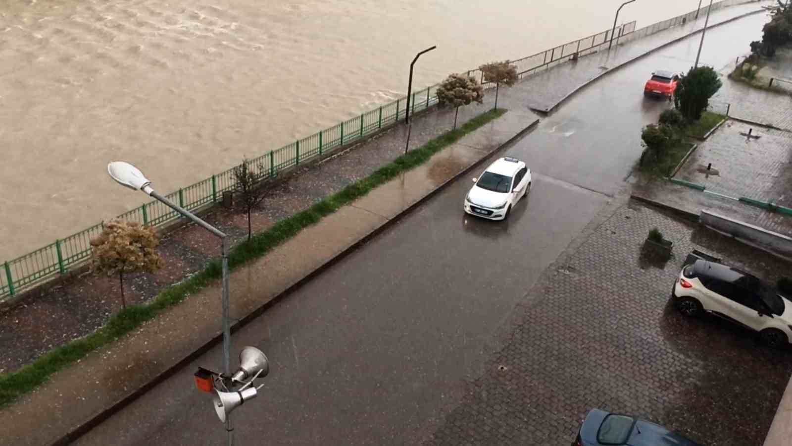 devrekte misket buyuklugunde dolu yagdi 0 RVMdOLUS