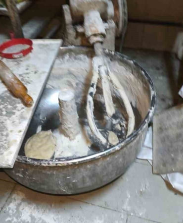 devrekte-sagliga-uygunsuz-pide-imalati-yapan-is-yeri-muhurlendi-LYnJSQOh.jpg