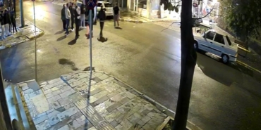 devrilen-aractaki-8-aylik-bebek-camdan-baba-ise-aracin-bagajindan-cikartilarak-kurtarildi-Pst4WCAy.jpg