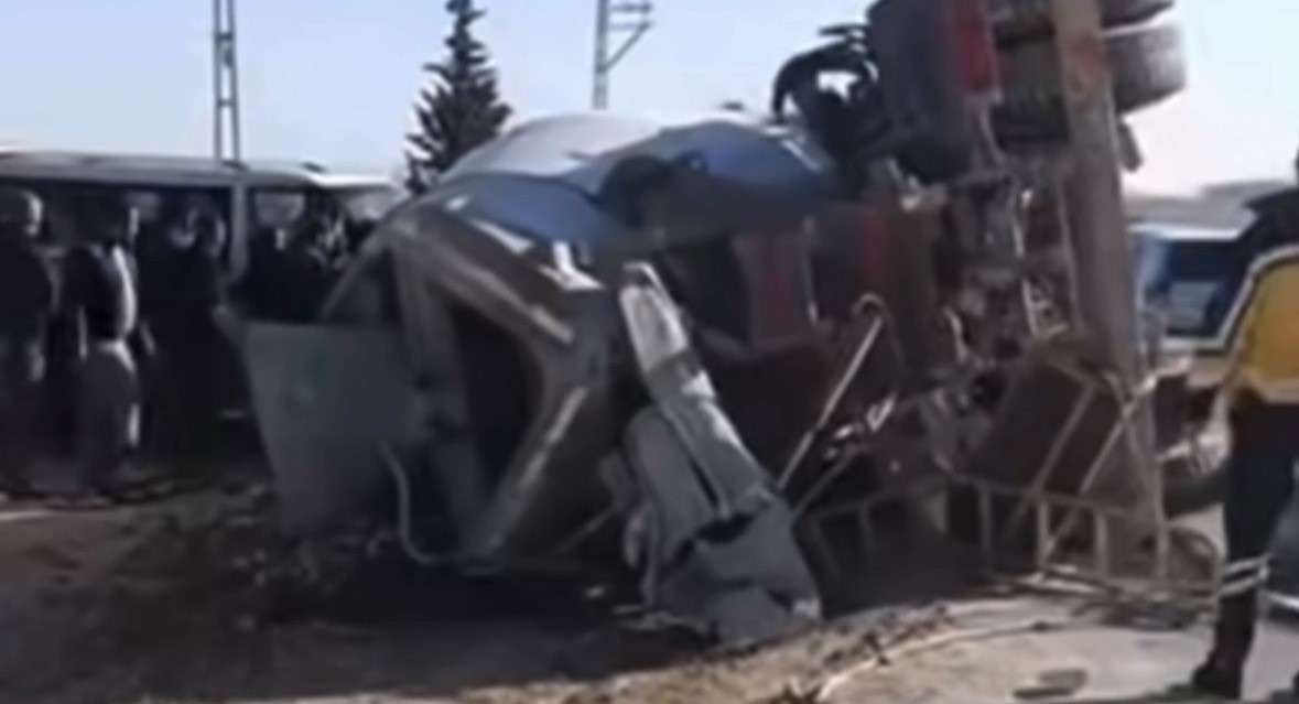 devrilen beton mikserinin surucusu hayatini kaybetti 0