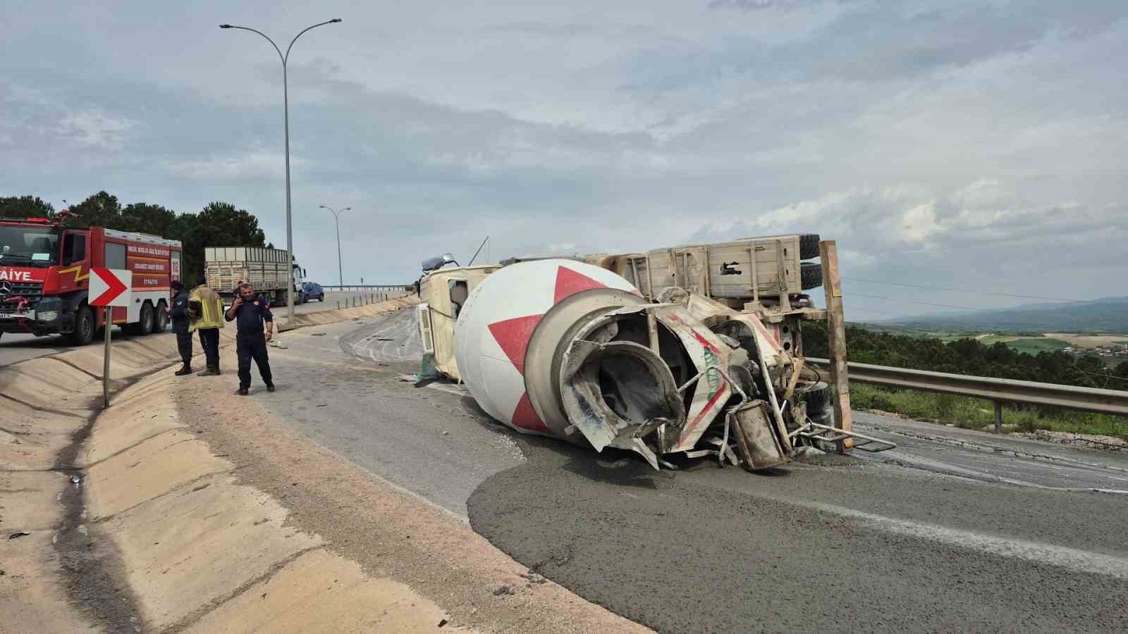 devrilen beton mikserinin surucusu yaralandi 1 BQP2NGir