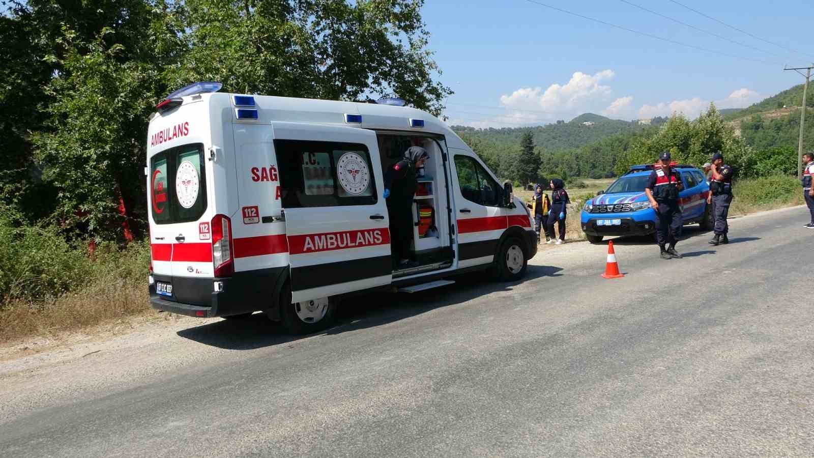 Devrilen çekici çınar ağacına takıldı sürücü araç içinde sıkıştı 6 devrilen cekici cinar agacina takildi surucu arac icinde sikisti 2 hEma8TDy
