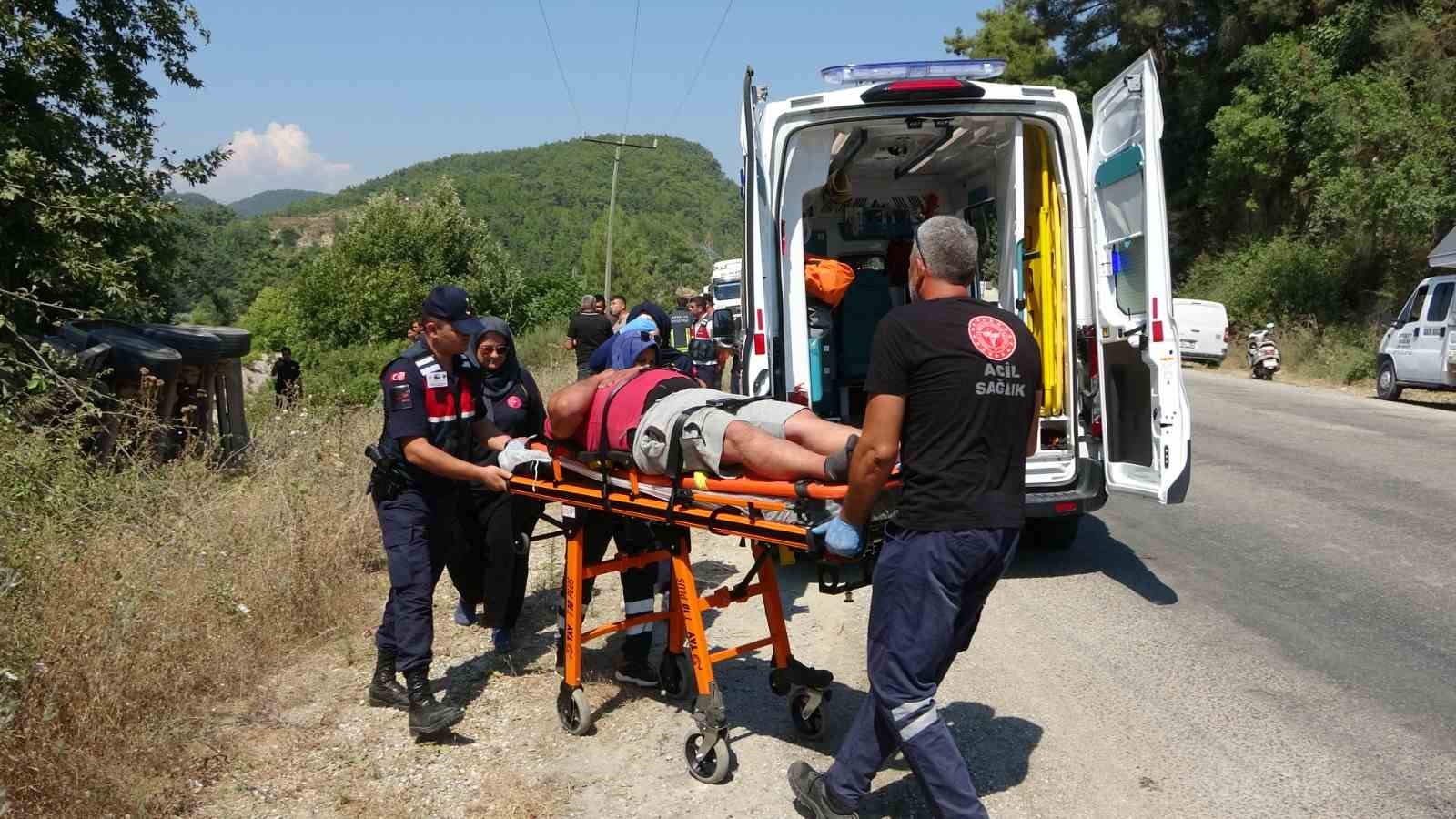 Devrilen çekici çınar ağacına takıldı sürücü araç içinde sıkıştı 8 devrilen cekici cinar agacina takildi surucu arac icinde sikisti 4 hCnuROyh