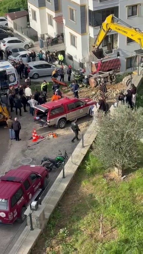 devrilen forkliftin altinda kalan belediye calisani hayatini kaybetti 1 kXzBACtt