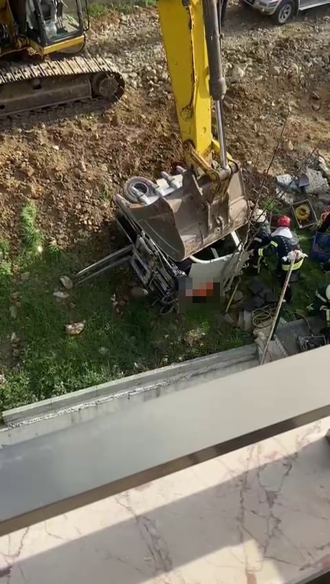 devrilen forkliftin altinda kalan belediye calisani hayatini kaybetti 2 XtLCXLWG