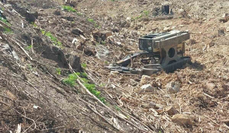 devrilen-is-makinesinin-altinda-kalan-operator-hayatini-kaybetti-ZYC52FQO.jpg