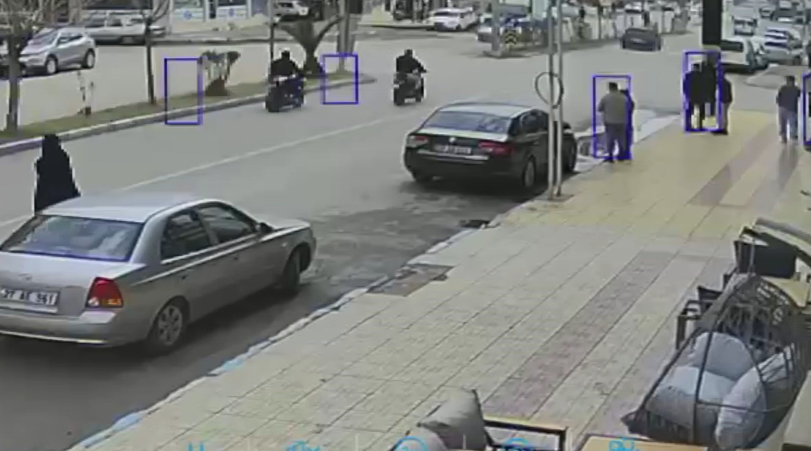 devrilen motosiklet surucusu metrelerce suruklendi 1 hnZlcGIW