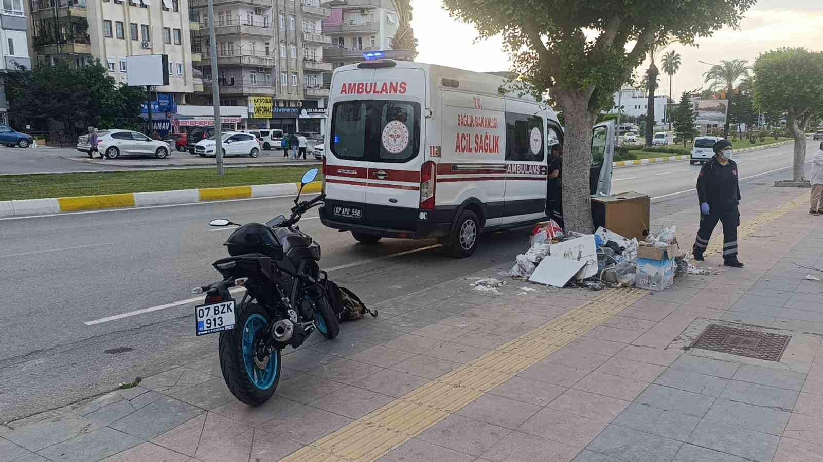 devrilen motosikletle beraber metrelerce suruklendiler 3 qAXrESjp