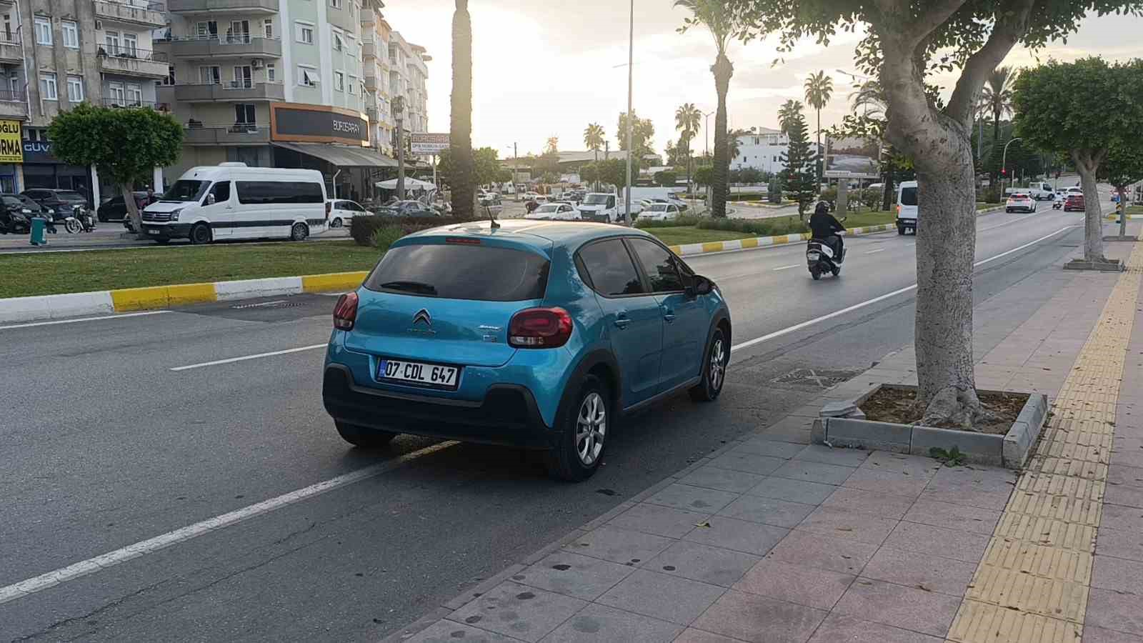 devrilen motosikletle beraber metrelerce suruklendiler 4 BhU8EgDH