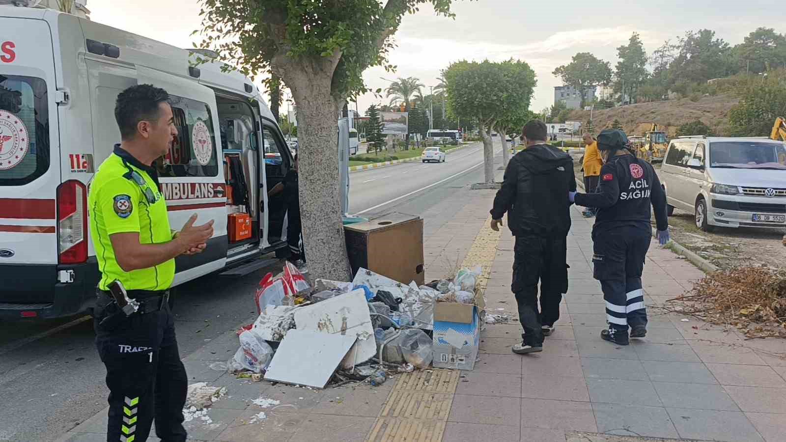 devrilen motosikletle beraber metrelerce suruklendiler 5 clVpCXlO