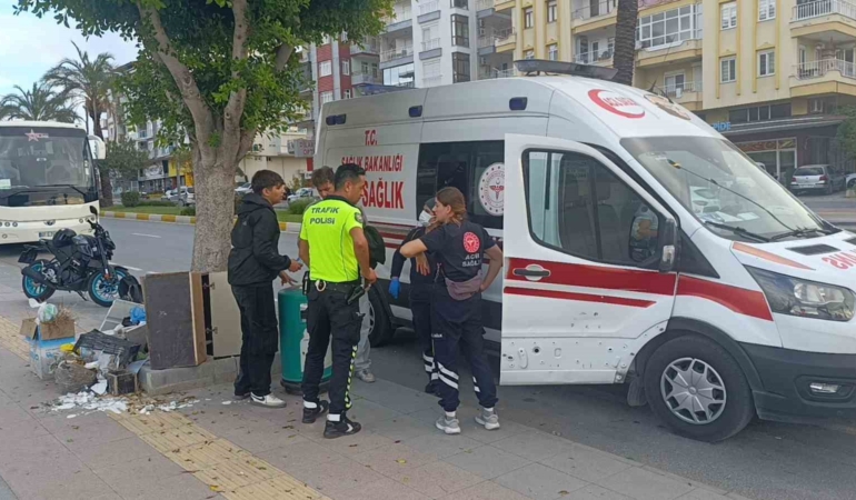 devrilen-motosikletle-beraber-metrelerce-suruklendiler-sJAmiYWi.jpg