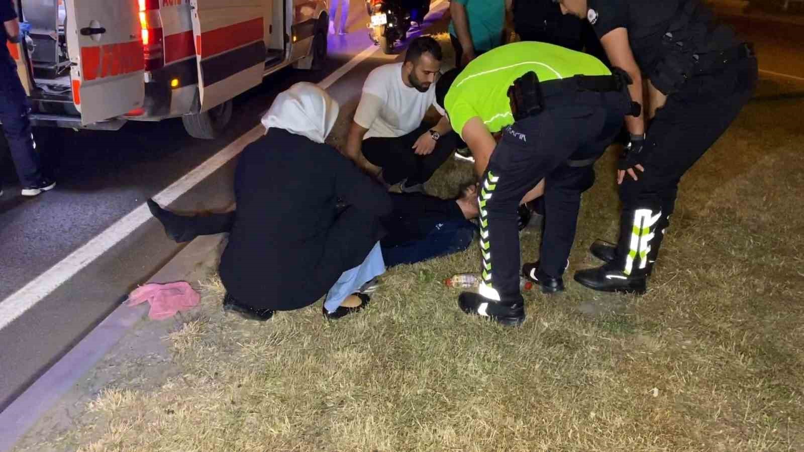 Devrilen motosikletten düşen genç yaralandı, annesi yanından ayrılmadı 4 devrilen motosikletten dusen genc yaralandi annesi yanindan ayrilmadi 0 pQivKgMA