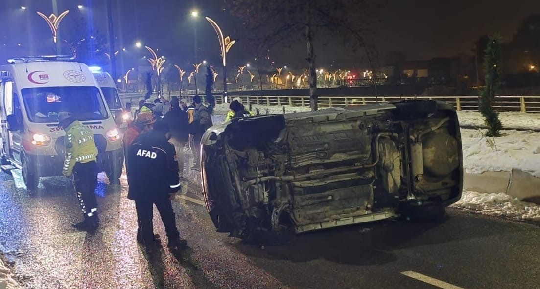 devrilen otomobilde 1 kisi yaralandi 1 YpIp4uIR