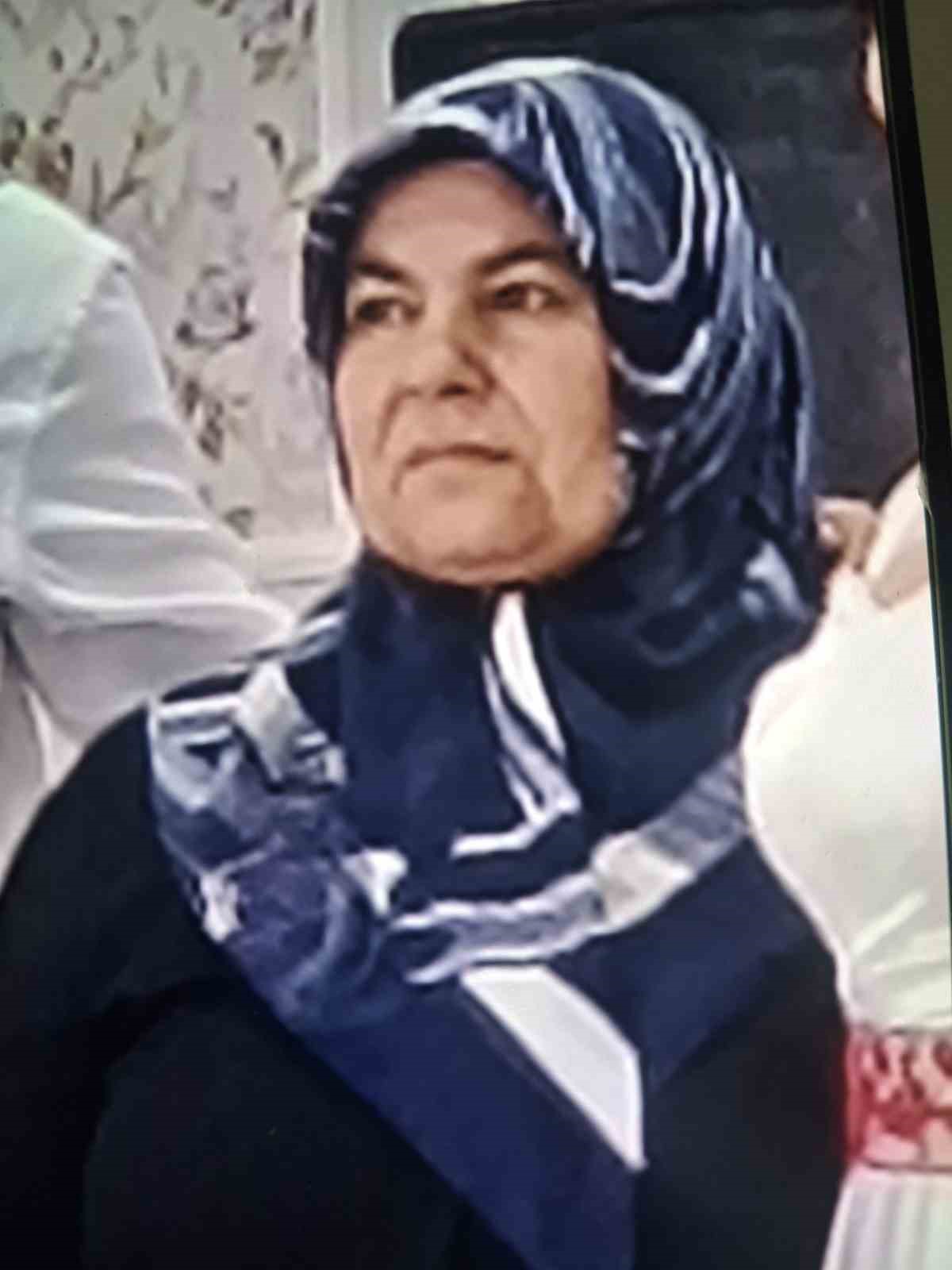 devrilen otomobilde hayatini kaybeden kadin memleketinde defnedildi 4 MFwuwYQN