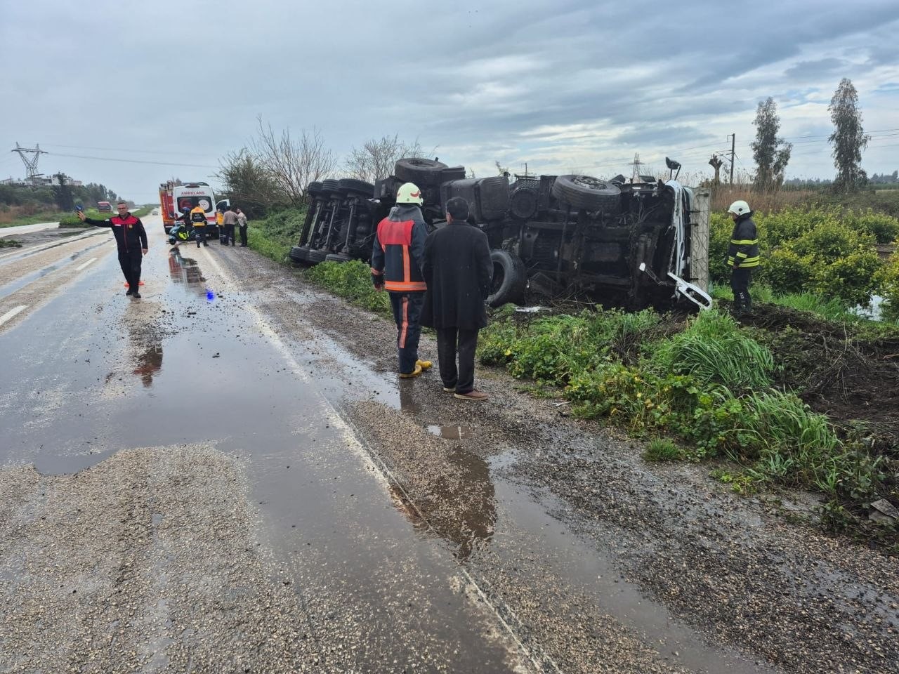 devrilen tankerden litrelerce akaryakit portakal bahcesine akti 1 FZTXi6Sh