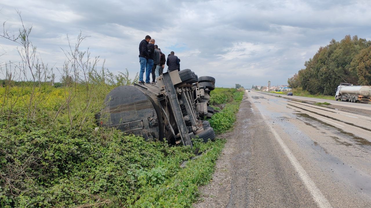 devrilen tankerden litrelerce akaryakit portakal bahcesine akti 3 N2XJhMUR
