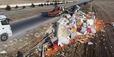 devrilen-tirda-27-ton-havuc-ziyan-oldu-N9AkNYd2.jpg