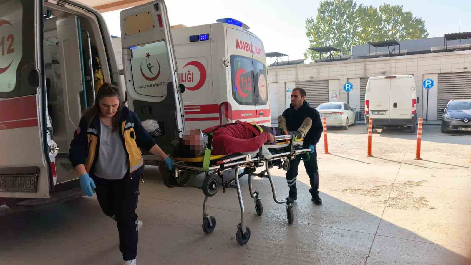 devrilen tirin surucusu yaralandi 1 AMEZk5Xr