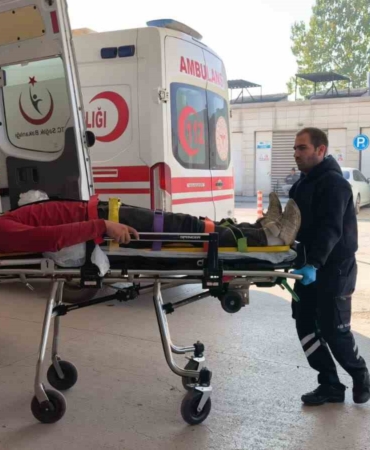 devrilen-tirin-surucusu-yaralandi-gK66EFBu.jpg