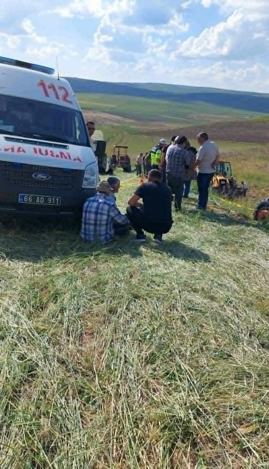 devrilen traktorun altinda kalan surucu hayatini kaybetti 1 mIfsEZK3