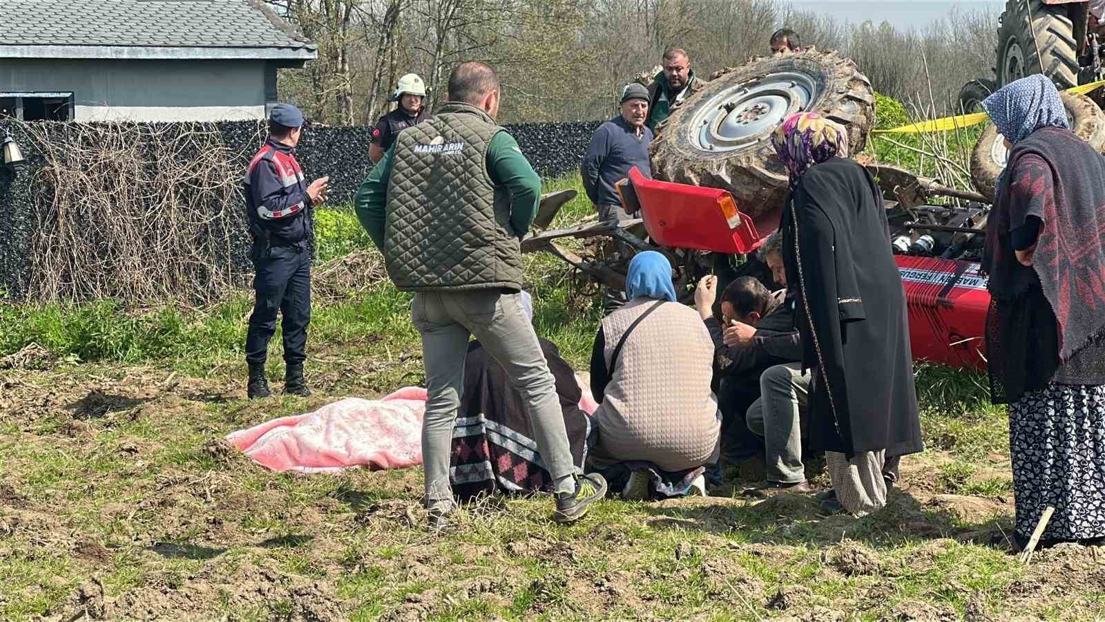 devrilen traktorun altinda kalarak hayatini kaybetti 0 gkGhYqMm