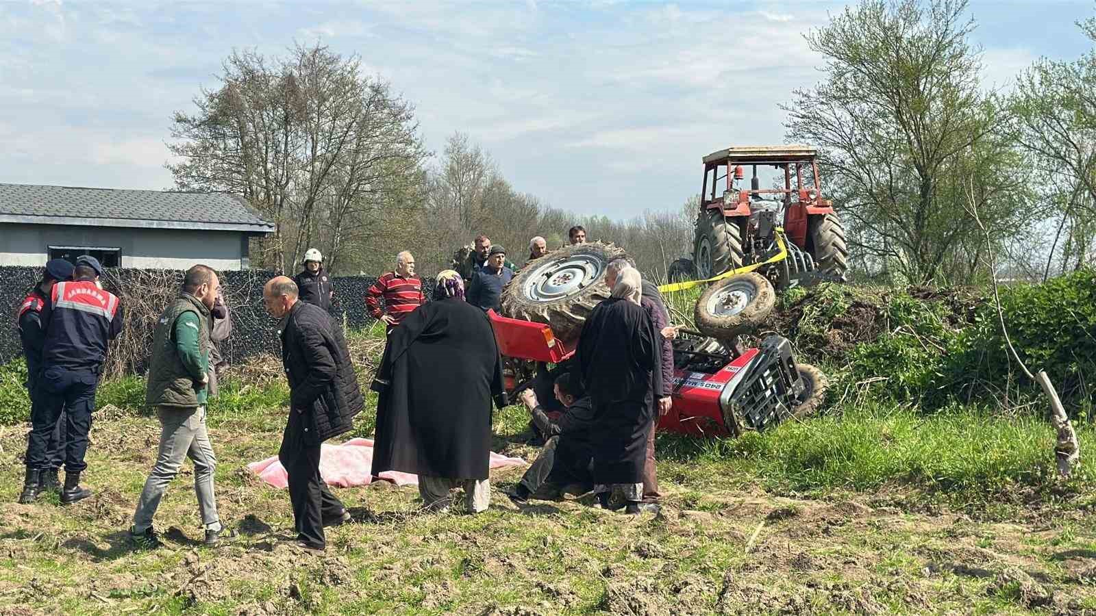 devrilen traktorun altinda kalarak hayatini kaybetti 1