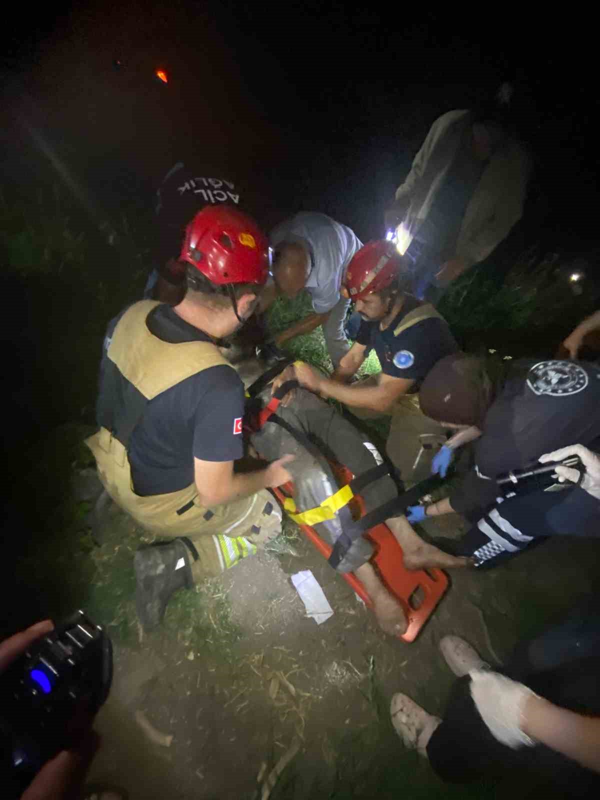 Devrilen traktörün sürücüsü ağır yaralandı 5 devrilen traktorun surucusu agir yaralandi 1