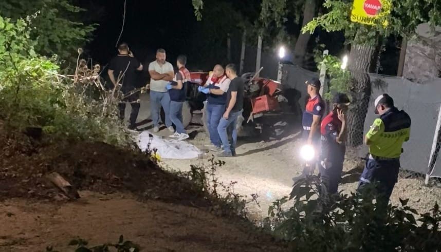devrilen traktorun surucusu hayatini kaybetti 0 K1DaDJqO
