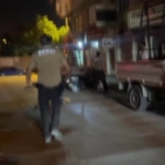devriye-yapan-polis-kavgaya-denk-geldi-gencleri-sakinlestirmekte-gucluk-yasadi-heju4p7Z.jpg