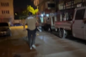 devriye-yapan-polis-kavgaya-denk-geldi-gencleri-sakinlestirmekte-gucluk-yasadi-heju4p7Z.jpg