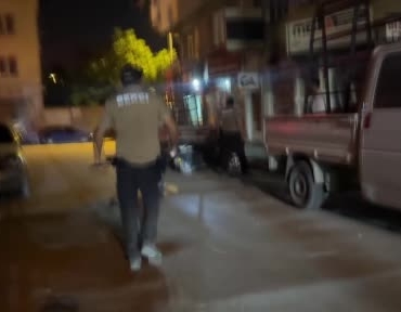devriyede-kavgaya-denk-gelen-polis-taskinlik-cikartan-2-genci-gozaltina-aldi-fi6cqvM4.jpg