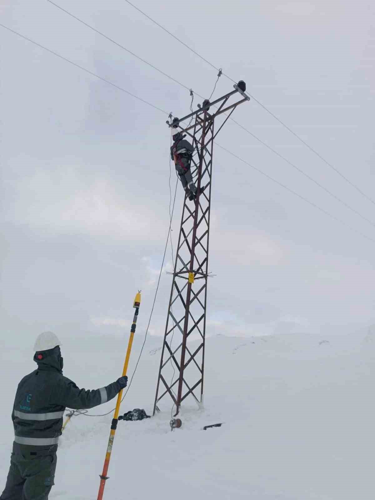 dicle elektrikten 6 ilde kar mesaisi 1 HhhRjnHN
