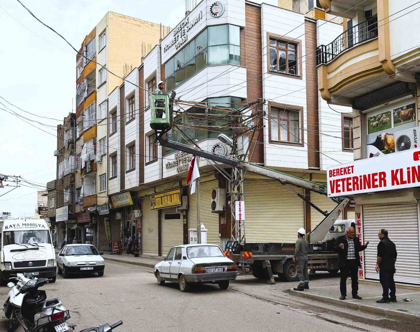 dicle elektrikten firtina mesaisi 0 DJNJZwl4