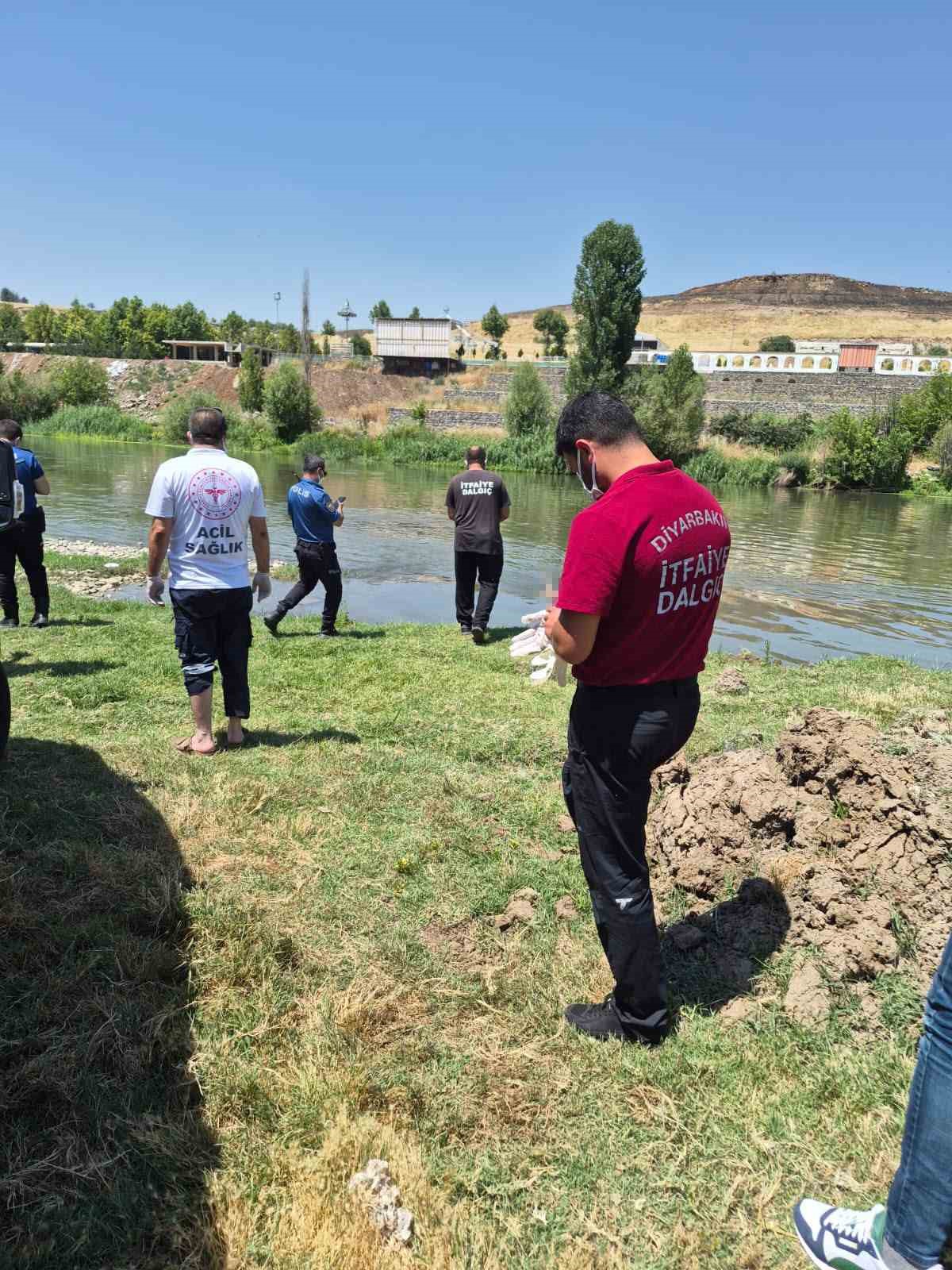 Dicle Nehri’nde bir kişinin cansız bedeni bulundu 4 dicle nehrinde bir kisinin cansiz bedeni bulundu 0 KLXKQkHD