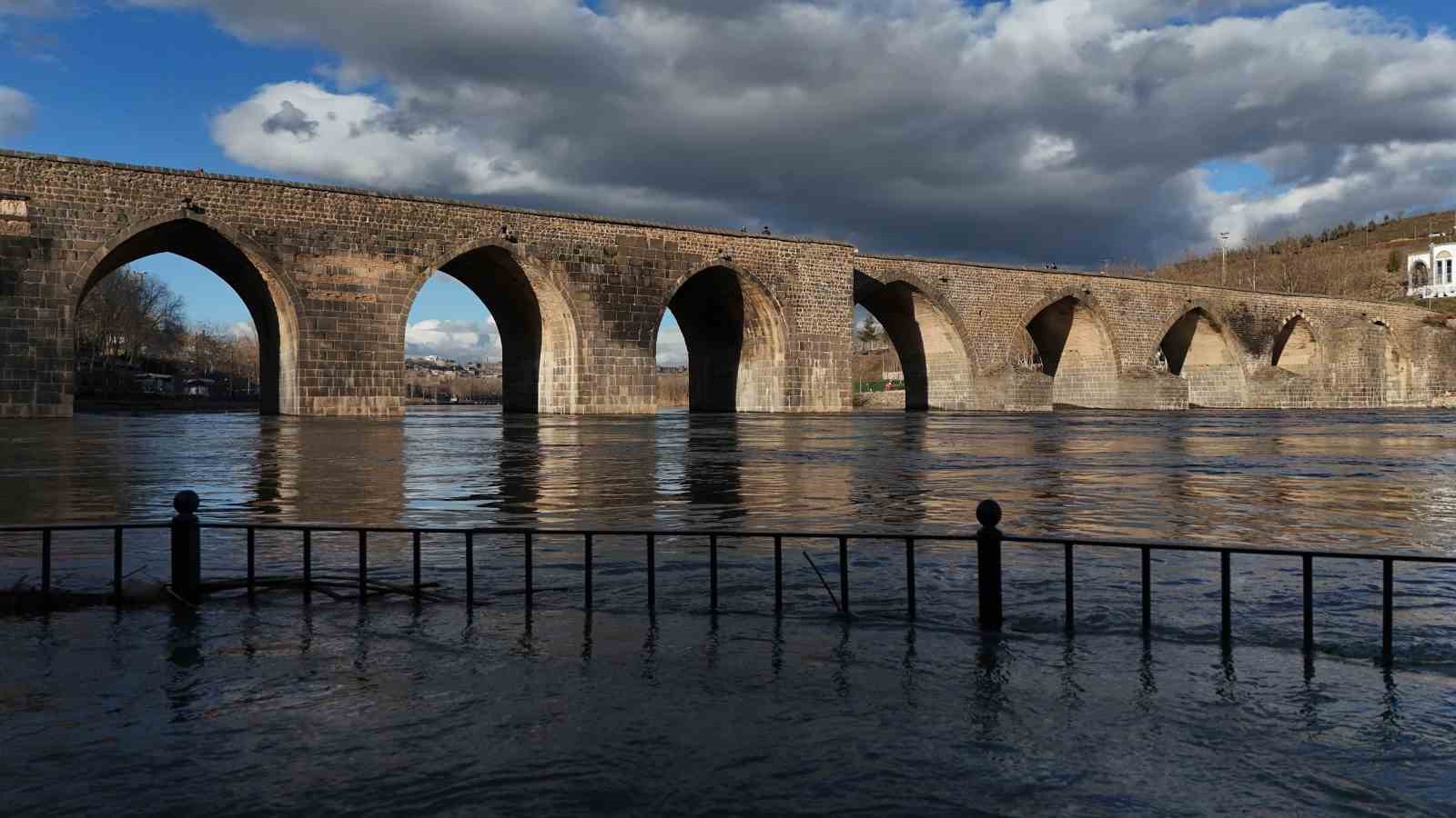 dicle nehrinde yukselen su seviyesi dronla goruntulendi 0 eeHPeD26
