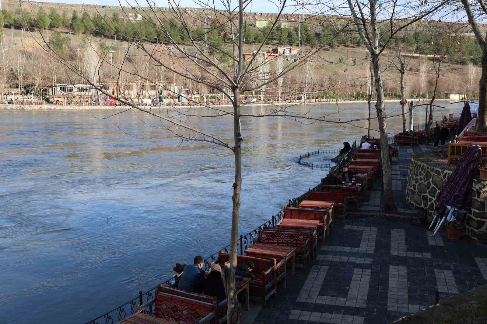 dicle nehrinde yukselen su seviyesi dronla goruntulendi 6 vEhcIv4U